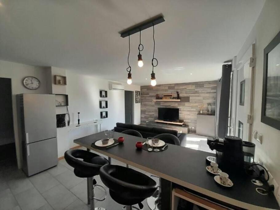 Appartement Spacieux &Tres Calme. Spacious & Very Quiet Apartment. Карос Екстериор снимка
